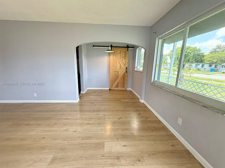 4030 SW 28th St — Photo 3