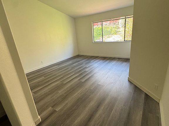 2nd image of 495 Verano Ct
