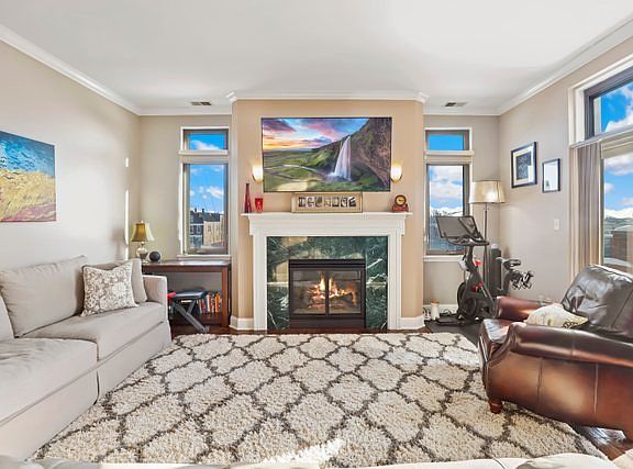 3rd image of 5417 S Melvina Ave APT 10