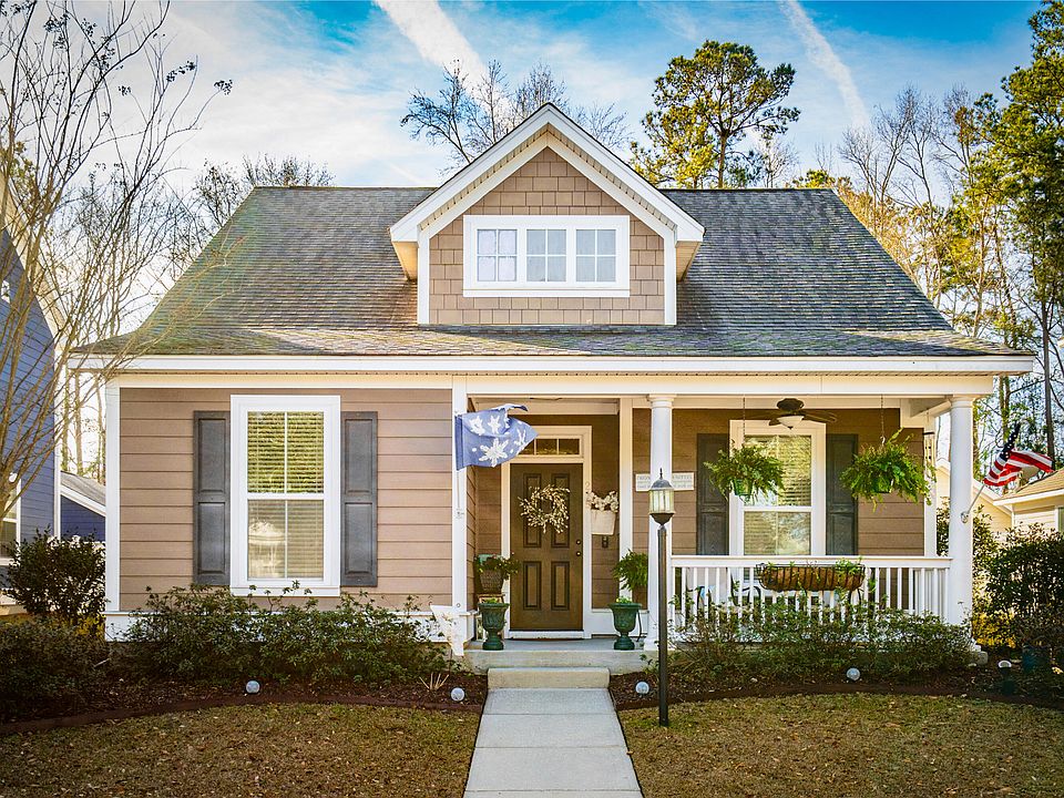 1st image of 215 Forsythia Ave