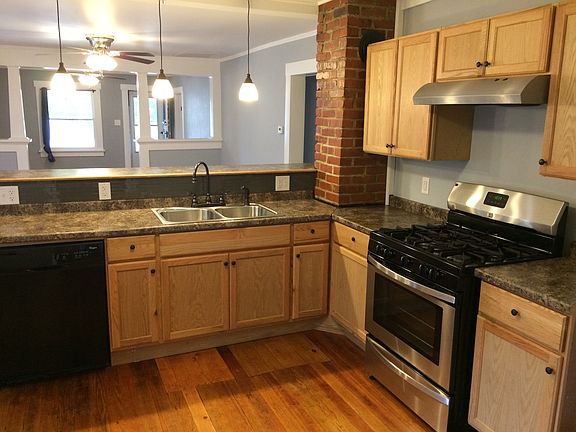 4th image of 305 N Residence St