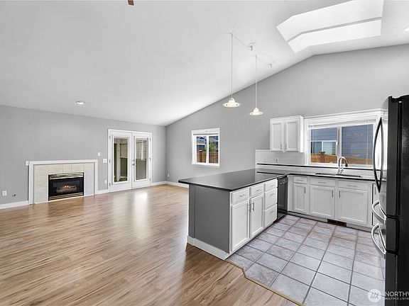 5th image of 7213 78th Drive NE