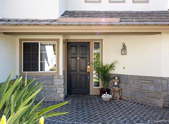 NICE FRONT PORCH ENTRY