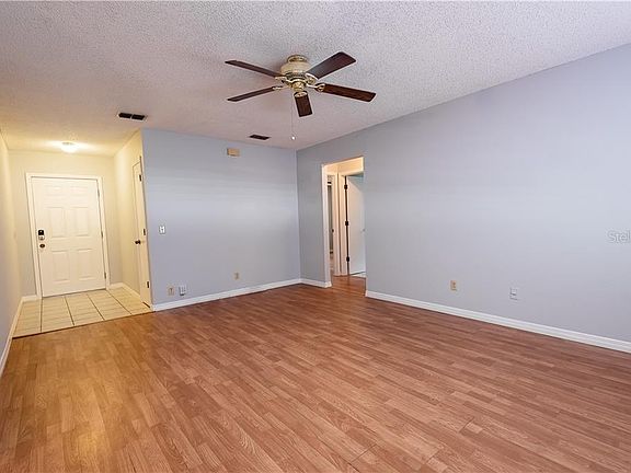 3rd image of 5557 Telipa Dr