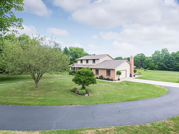 2nd image of 570 Hills Miller Rd