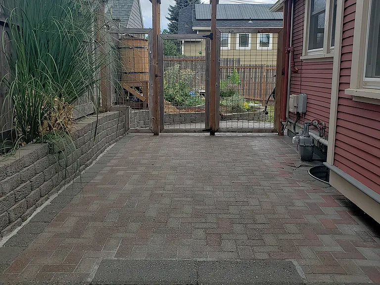 4512 N Commercial Ave — Photo 16