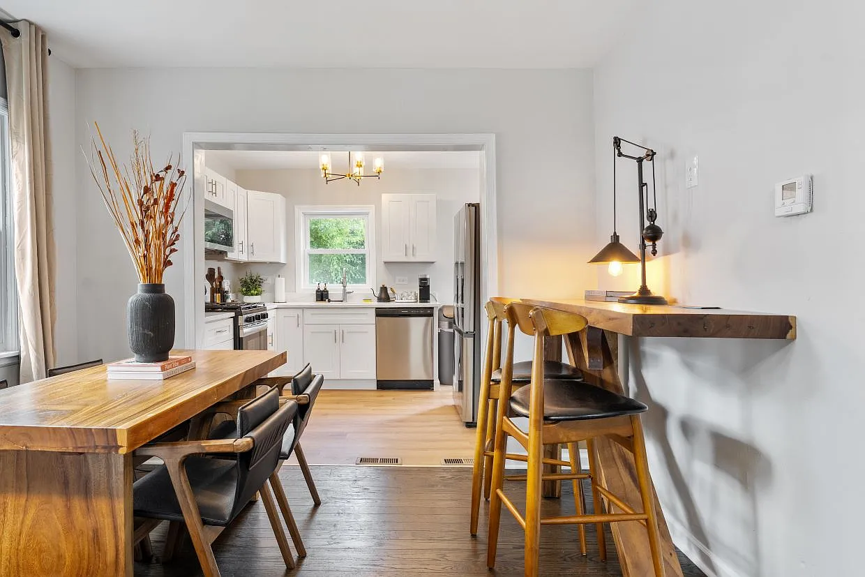 4 bed, 1350 sqft, $8,100 — Photo 4