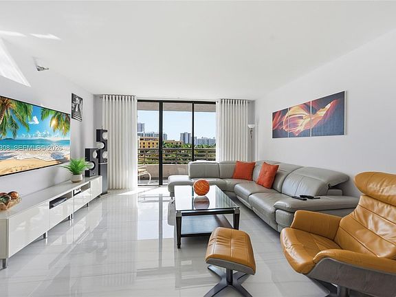 4th image of 3300 NE 191st St APT 714