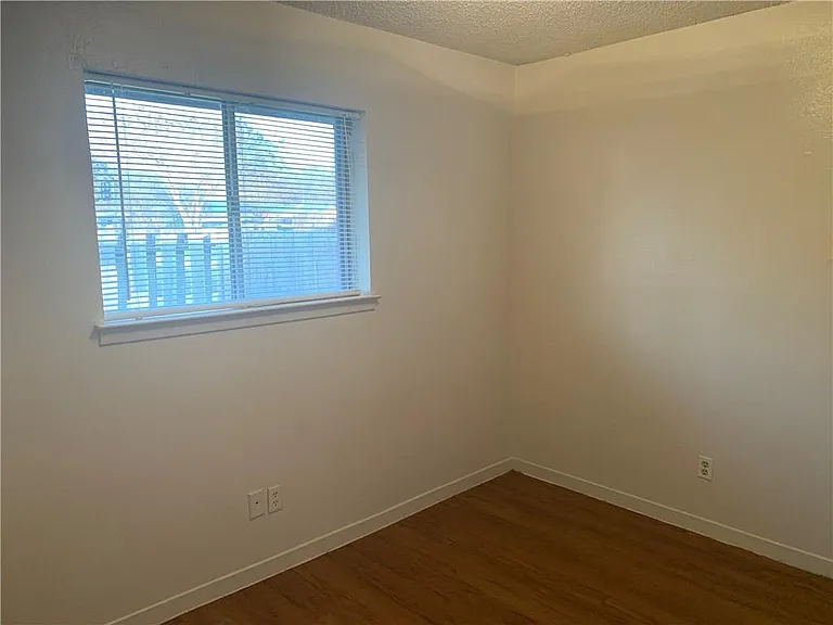 908 Emile St #4 — Photo 6