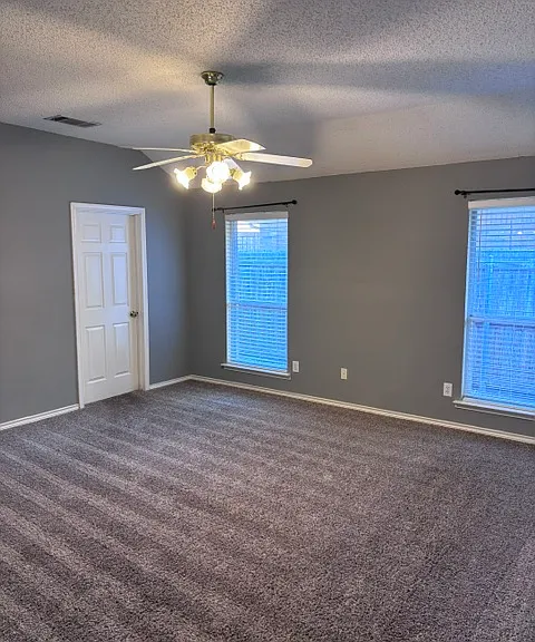 1300 Rosewood Ln — Photo 9