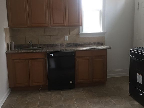 4th image of 152 W King St APT 1