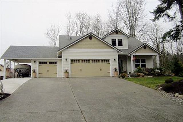 2nd image of 210 Caseco Ln