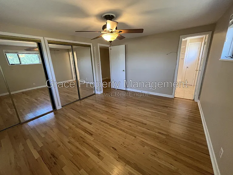 10541 Livingston Dr — Photo 11