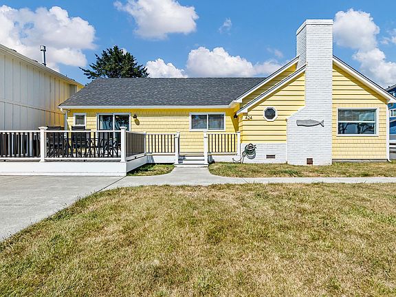 3rd image of 424 N Pebble Beach Dr