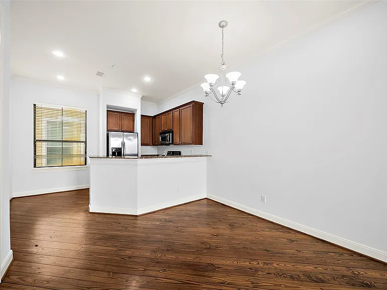 202 McGowen St #F — Photo 7