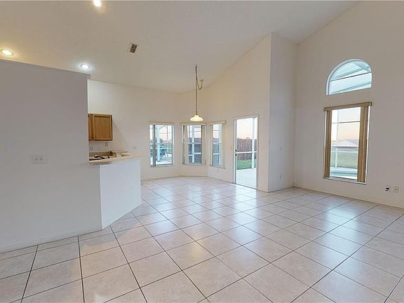 3rd image of 667 Downing Cir