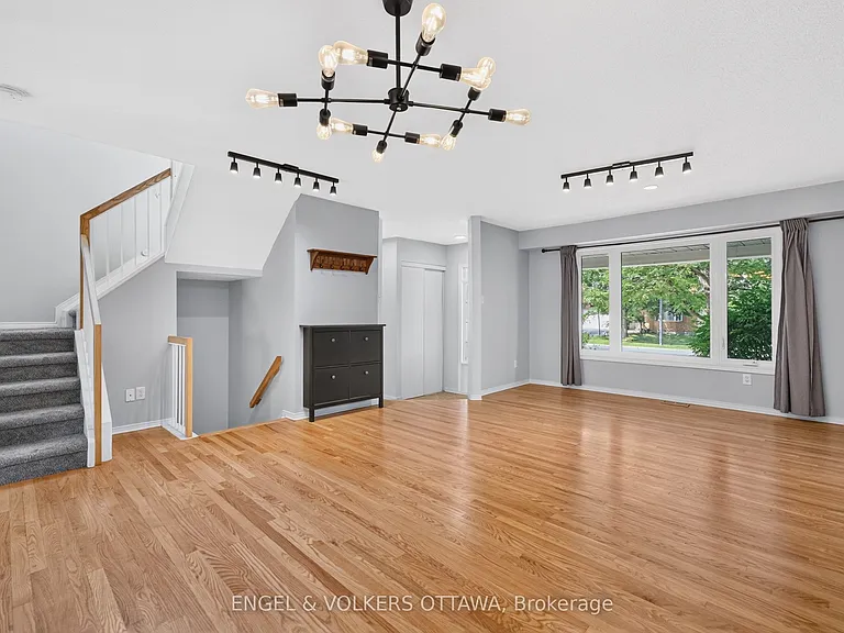 2123 Esprit Dr — Photo 10