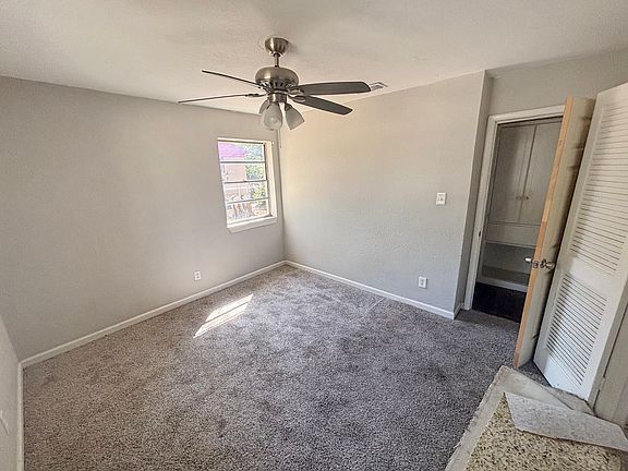 3rd image of 1910 Meadow Ln
