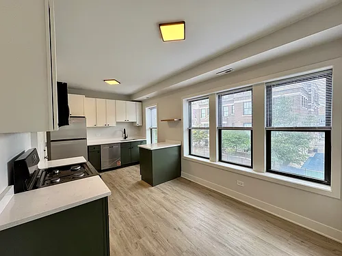 1635 W Cornelia Ave #2 Photo 1