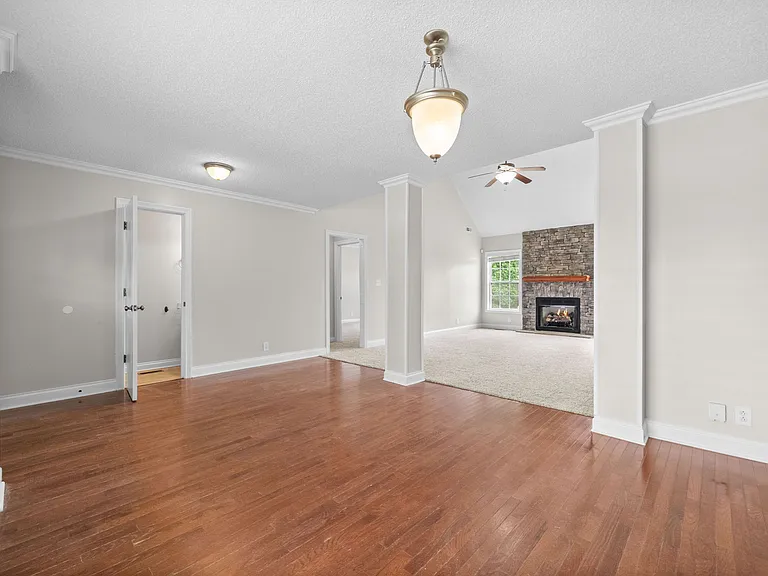 706 Shamrock Ct — Photo 5
