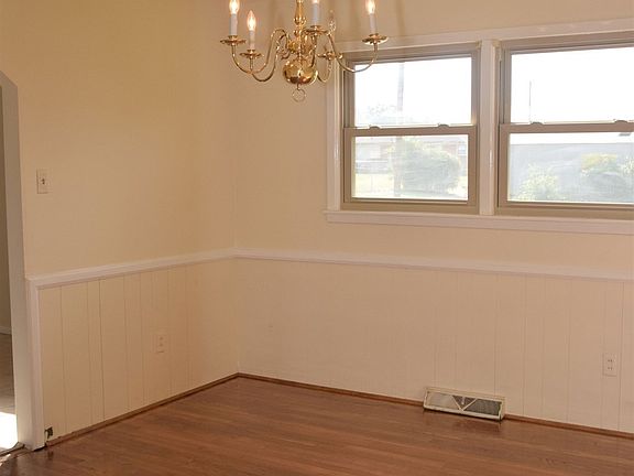 5th image of 1812 Cameron Rd
