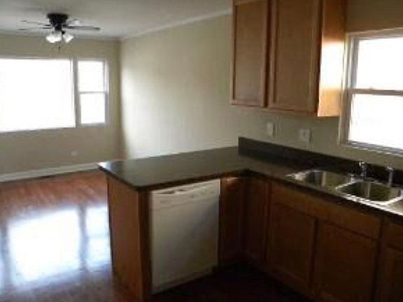 5th image of 8244 W 95th St