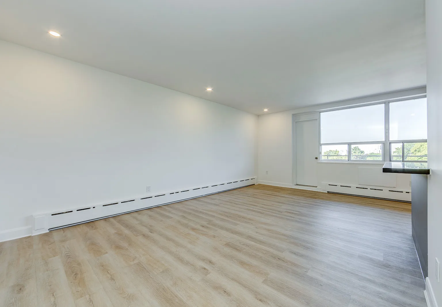 10 Elvaston Drive Toronto — Photo 2