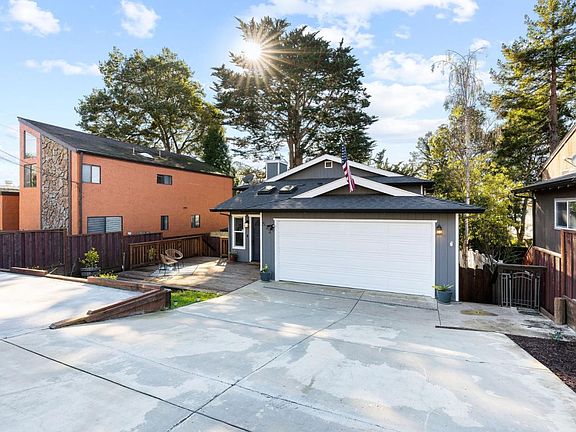 2nd image of 532 Clubhouse Dr