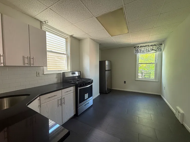 346 Armstrong Ave #B2 — Photo 8
