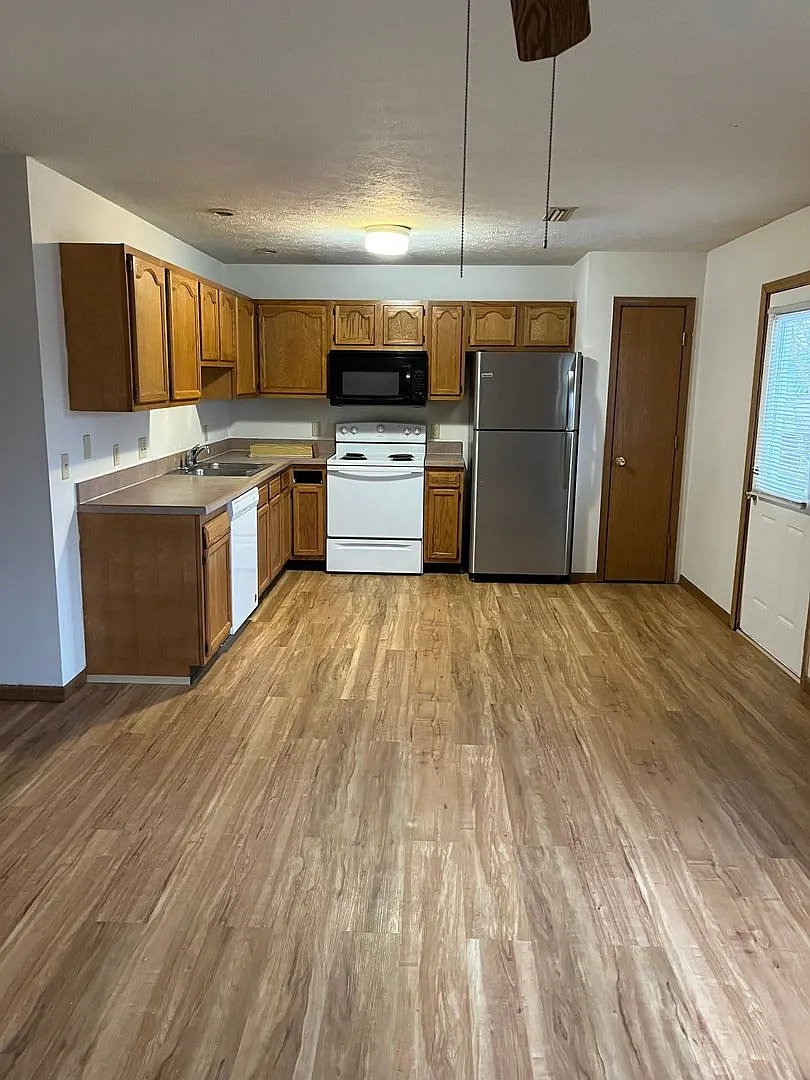 Upstairs apartment....3 Bed 2 Bath — Photo 1