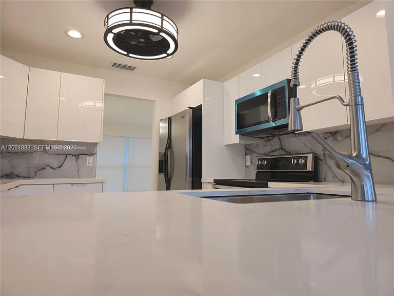 1141 SW 8th Ter — Photo 5