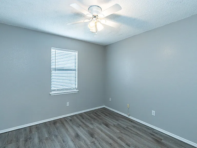 2204 94th St — Photo 31