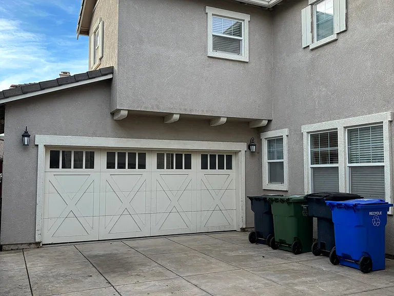 715 S Comunidad St — Photo 2