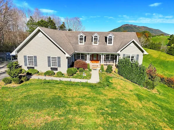 380 Kennedy Dr, Pounding Mill, VA 24637