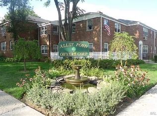 7805 226th St, Oakland Gardens, NY 11364