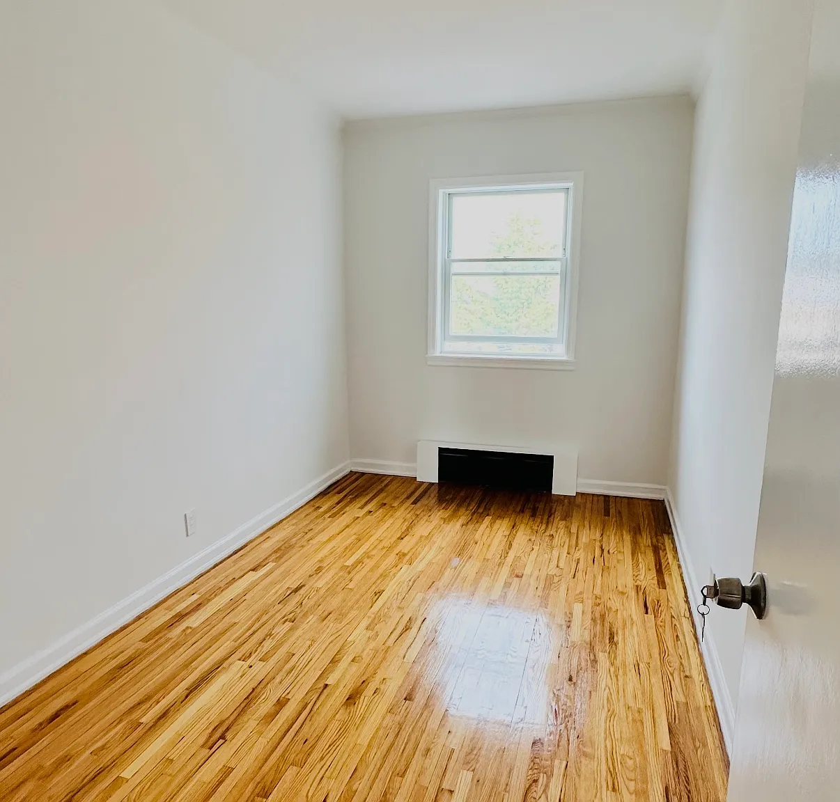 2 bed, 960 sqft, $2,400 — Photo 2