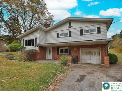 5854 Old Carriage Rd, Bath, PA, 18014