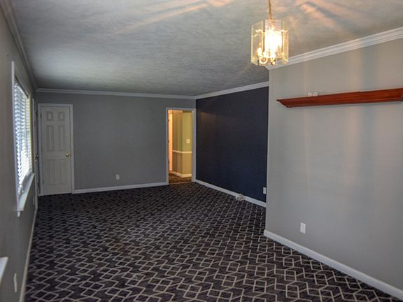 5th image of 906 Seymour Dr