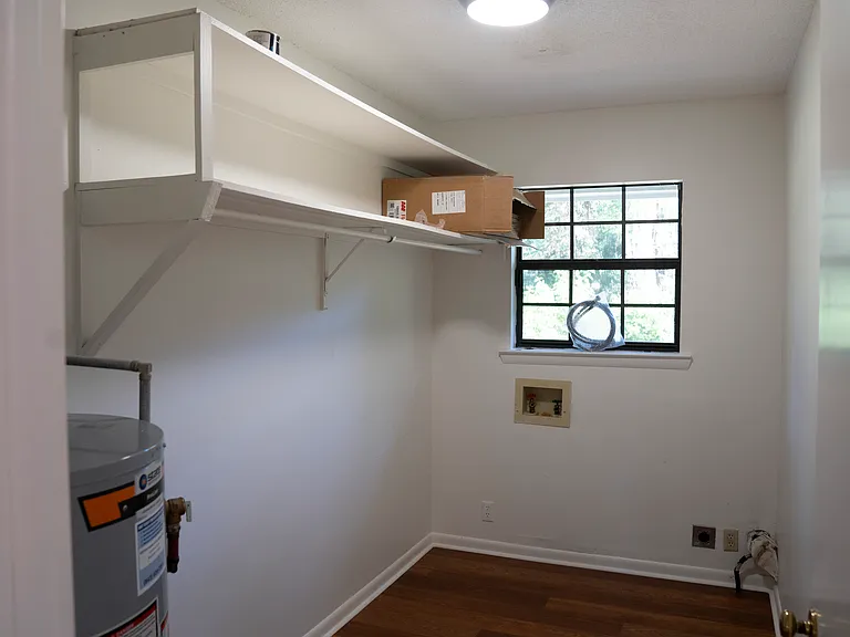 Convenient and large laundry room