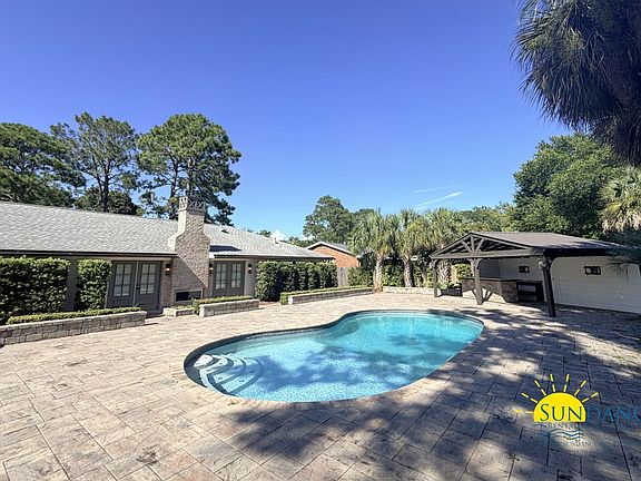 2nd image of 224 Yacht Club Dr NE