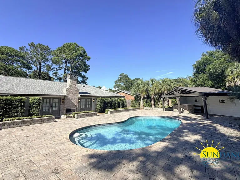 224 Yacht Club Dr NE — Photo 2