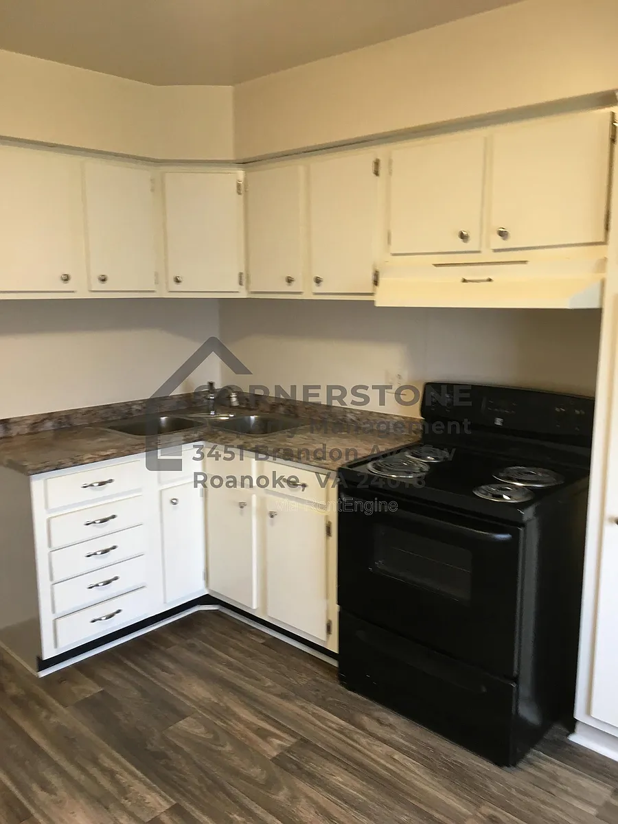 Building Photo - 6500 Carefree Ln #13