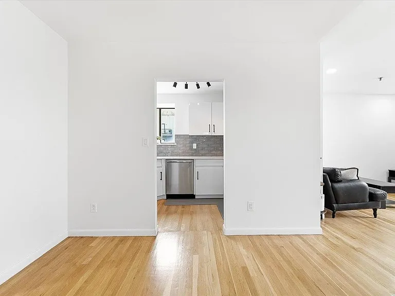 1110 Clinton St #16 — Photo 18