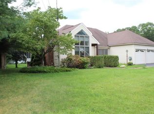 12 Robin Hill Ln, Hamden, CT 06518