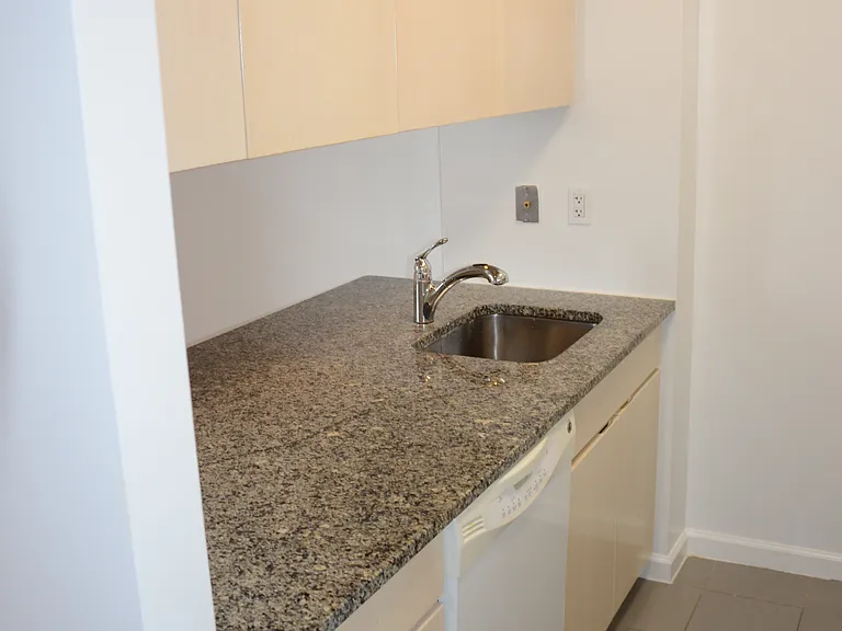 1 Irving Pl #G18I — Photo 3
