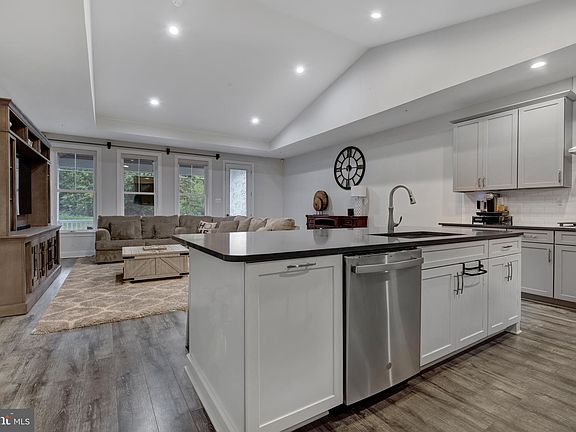 4th image of 8628 Saint Anthony Dr