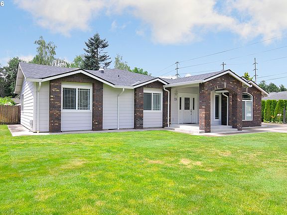 2nd image of 802 SE 123rd Ave