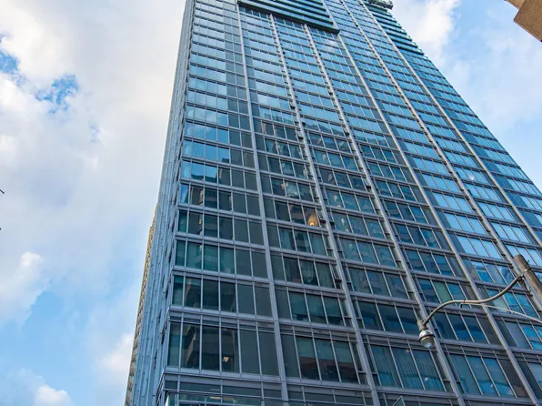 200 Cumberland St #2801, Toronto, ON M5R 0B7