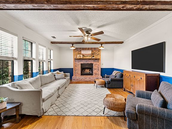 5th image of 404 Brookview Dr