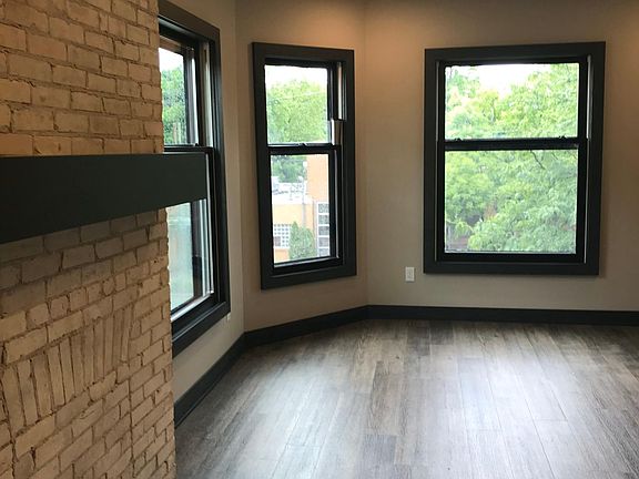 4th image of 909 Wealthy St SE